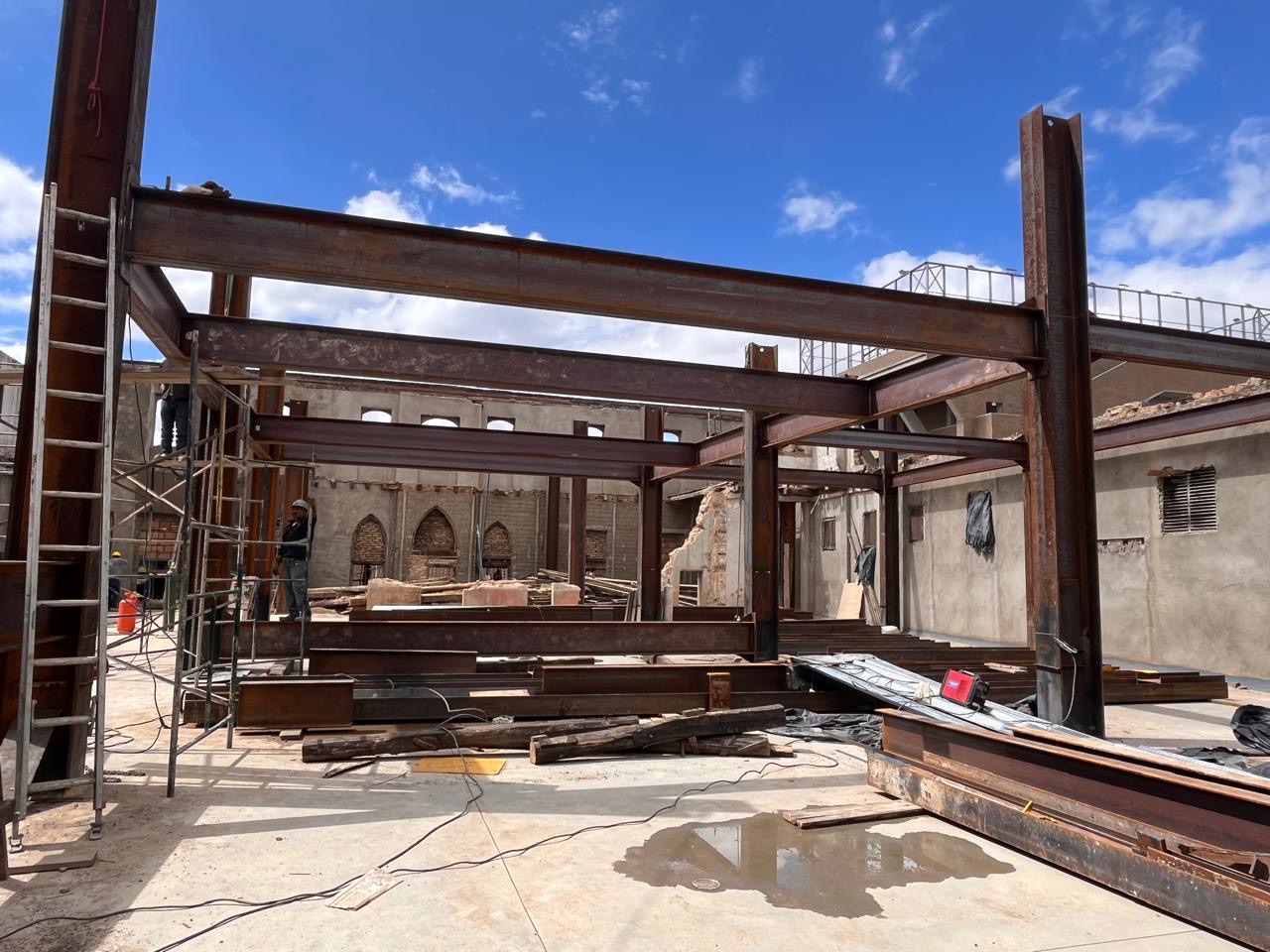 Metalcron estructura de vigas y columnas metálicas para edificio en Bogotá