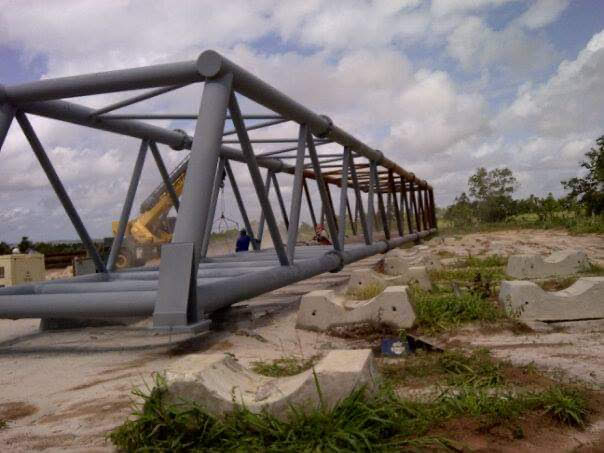 Metalcron puente metálico con estructura tubular de acero